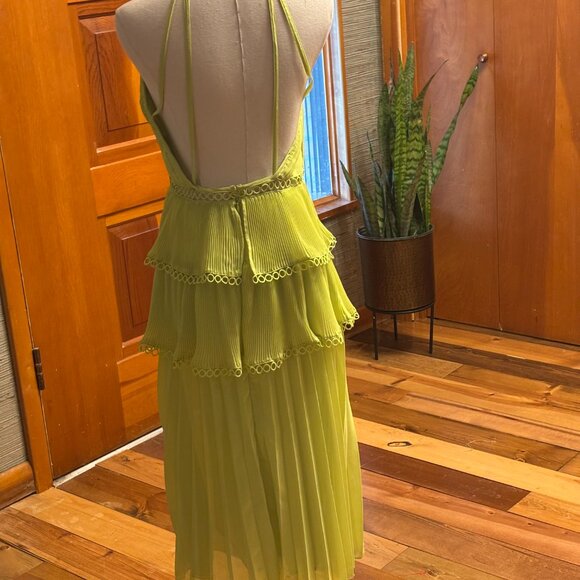 Fantastic Sundress! Size 4 - Picture 2 of 6